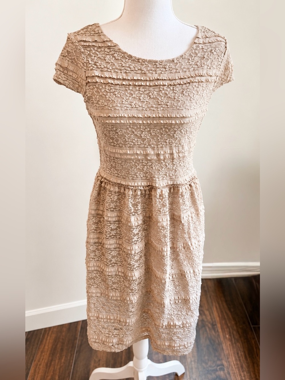 Enfocus Studio NWOT Lace Ruffle Fit & Flare Dress Taupe Size 6